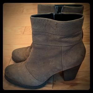 Clarks above the ankle boot